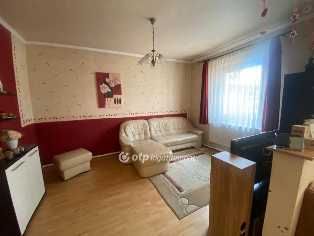 Eladó családi ház, Nyíregyházán 98 M Ft, 4+1 szobás
