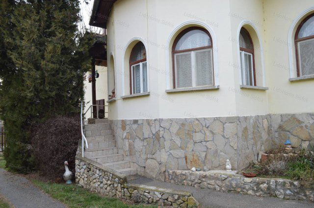 Eladó családi ház, Balatonendréden 75 M Ft, 20 szobás