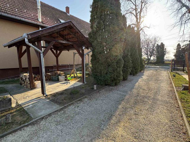 Eladó családi ház, Balatonszárszón 77 M Ft, 6 szobás