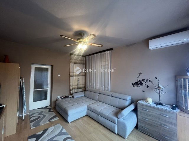 Eladó családi ház, Budapesten, XV. kerületben 179 M Ft, 3 szobás