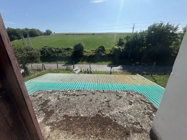 Eladó családi ház, Siklóson 3.9 M Ft, 2 szobás