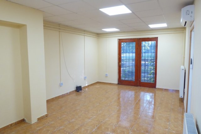 Kiadó iroda, Pécsett, Megyeri úton 229 E Ft / hó, 4 szobás