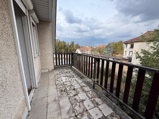 Eladó családi ház, Vecsésen 96 M Ft, 6 szobás