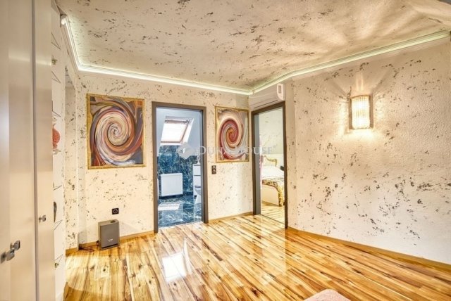 Eladó családi ház, Gyálon 179.9 M Ft, 6 szobás