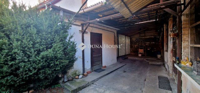 Eladó családi ház, Vácon 34.9 M Ft, 2 szobás