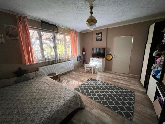 Eladó családi ház, Sajószentpéteren 43.5 M Ft, 4 szobás