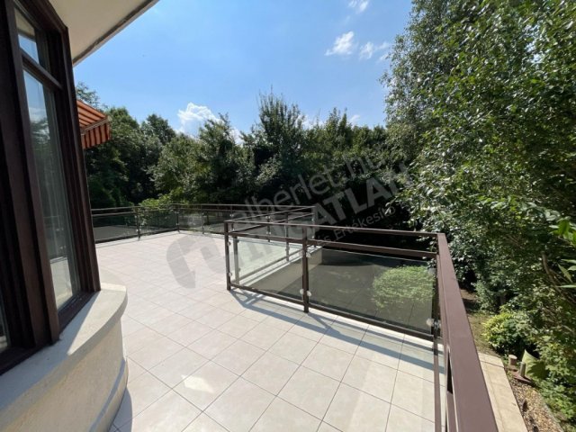 Kiadó téglalakás, albérlet, XII. kerületben, Denevér közben