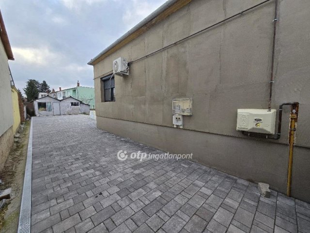 Eladó családi ház, Pápán 75 M Ft, 2+1 szobás
