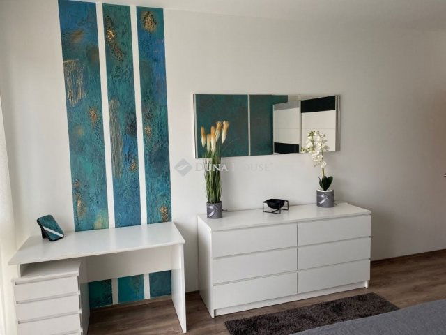 Kiadó téglalakás, albérlet, Debrecenben 320 E Ft / hó, 3 szobás