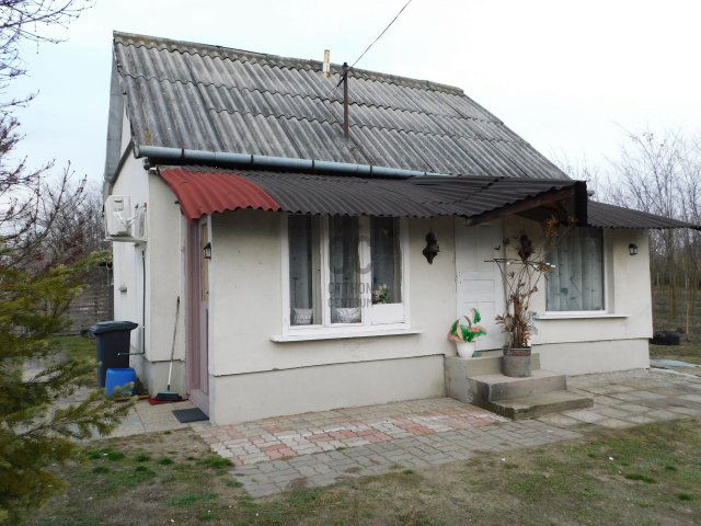 Eladó családi ház, Tápiószentmártonon 9 M Ft, 2 szobás