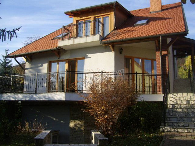 Eladó családi ház, Budaörsön, Fügefa utcában 285 M Ft