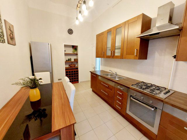 Eladó téglalakás, Budapesten, VI. kerületben, Teréz körúton