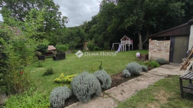 Eladó családi ház, Pécsett 64.9 M Ft, 3 szobás