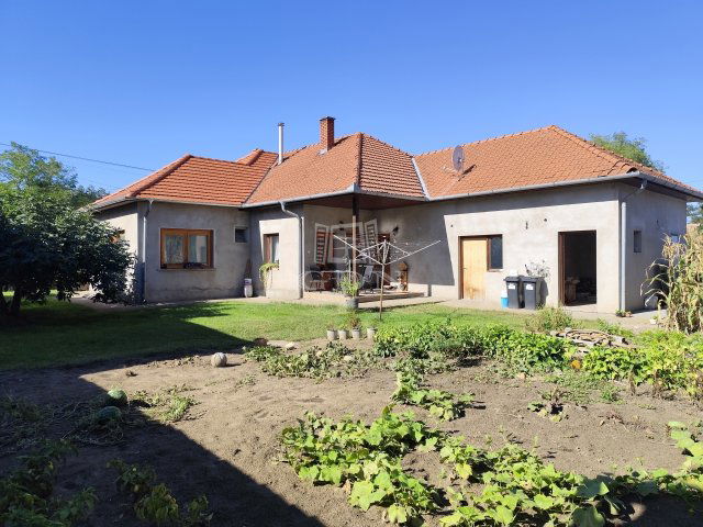 Eladó családi ház, Lakitelken 60.5 M Ft, 4 szobás