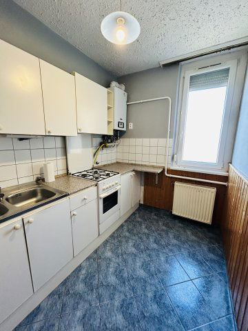 Eladó téglalakás, Keszthelyen 39.999 M Ft, 2 szobás