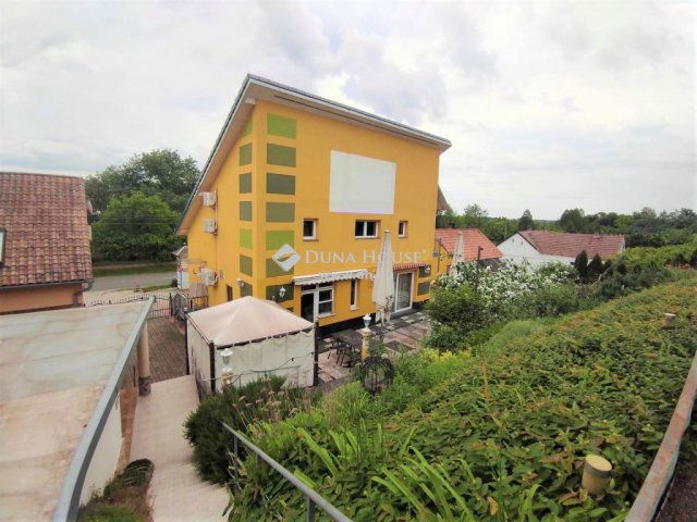 Eladó családi ház, Dunaszekcsőn 75.81 M Ft, 3 szobás