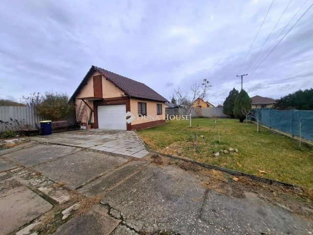 Eladó családi ház, Tápiószecsőn 82.9 M Ft, 4 szobás