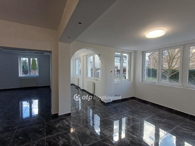 Eladó családi ház, Ercsiben 94.9 M Ft, 5 szobás