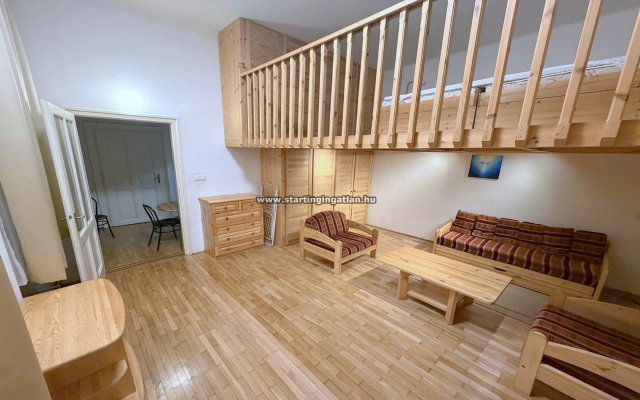 Eladó téglalakás, Budapesten, VI. kerületben, Jókai utcában