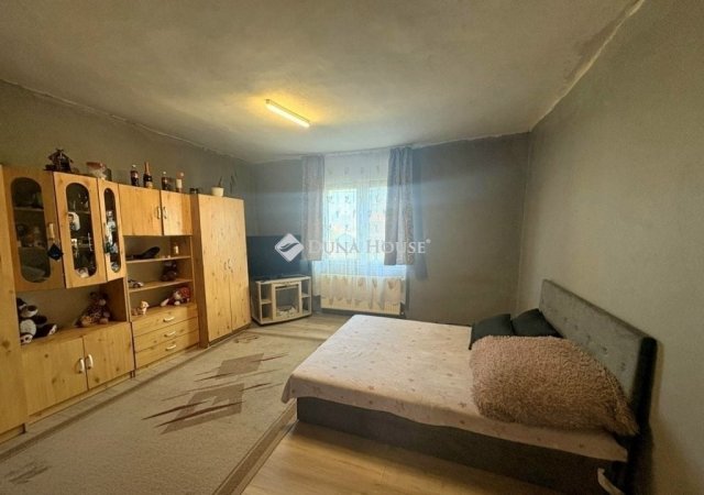 Eladó családi ház, Úrin 54.9 M Ft, 3 szobás