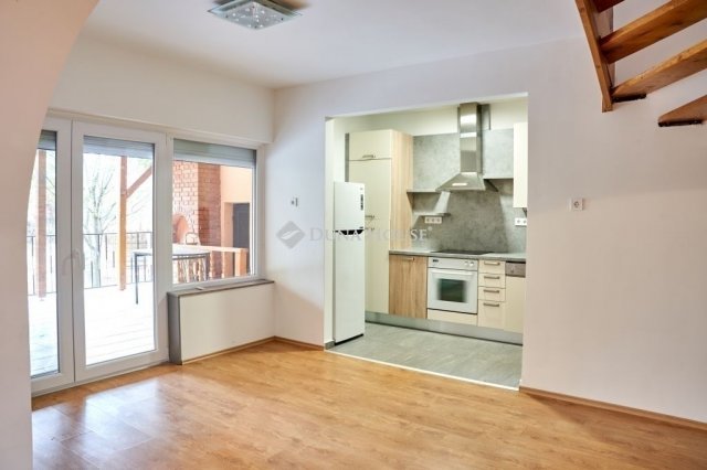 Eladó családi ház, Pécsett 119 M Ft, 4 szobás