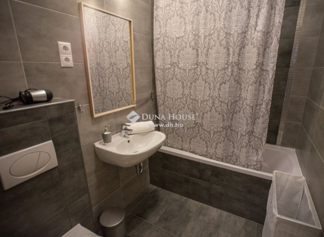 Eladó téglalakás, Budapesten, VII. kerületben 139 M Ft, 3 szobás