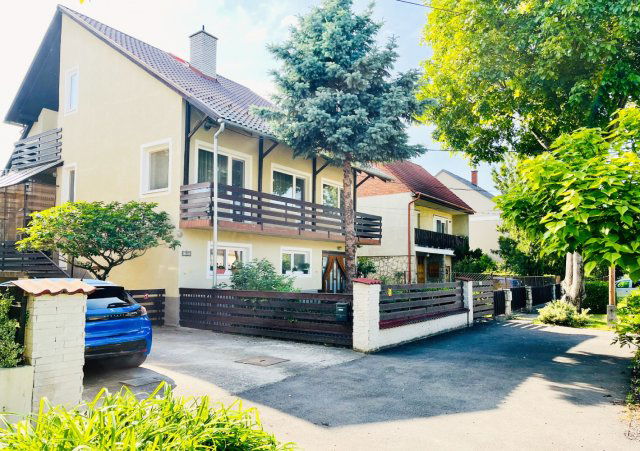 Eladó családi ház, Győrött 108.5 M Ft, 8 szobás