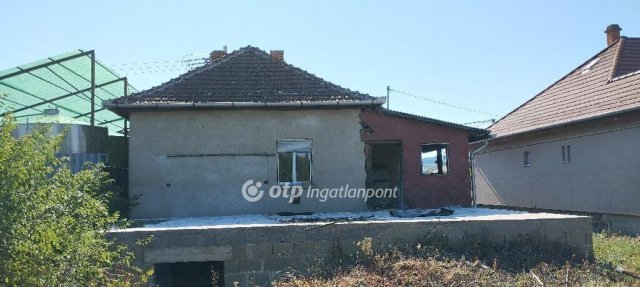 Eladó családi ház, Gyöngyössolymoson 42.8 M Ft, 2 szobás