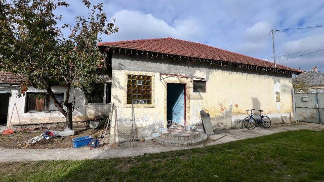 Eladó családi ház, Pápateszéren 24.9 M Ft, 3 szobás