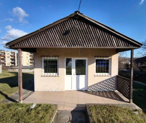 Kiadó üzlethelyiség, Kurityánon 80 E Ft / hó