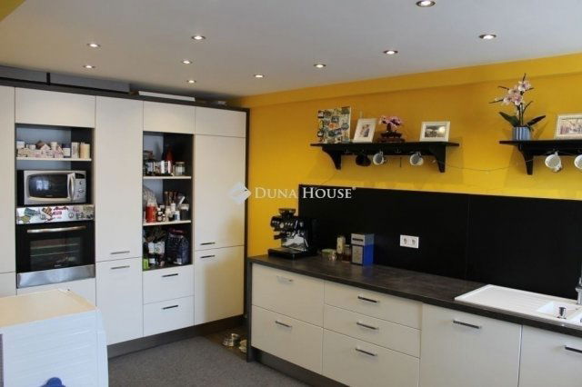 Eladó téglalakás, Budapesten, VIII. kerületben 98 M Ft, 3 szobás