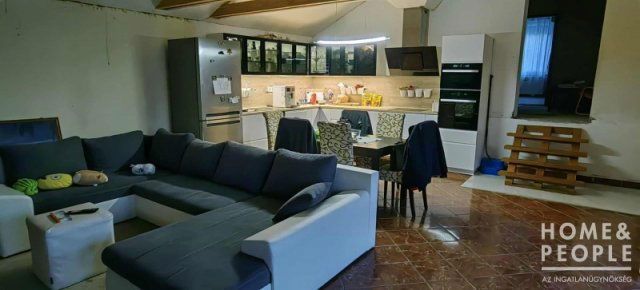 Eladó családi ház, Tiszaszigeten 59.9 M Ft, 4 szobás