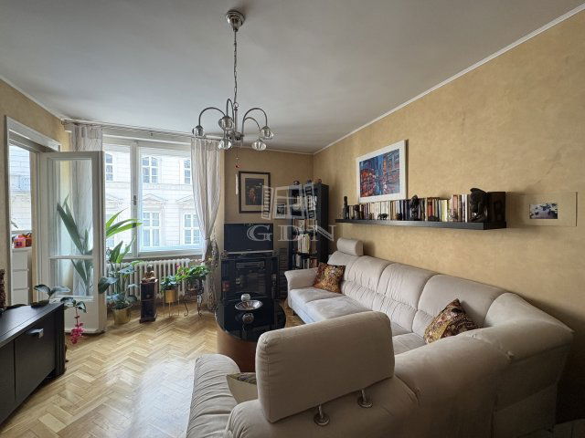 Eladó téglalakás, Budapesten, V. kerületben 98.9 M Ft, 1 szobás