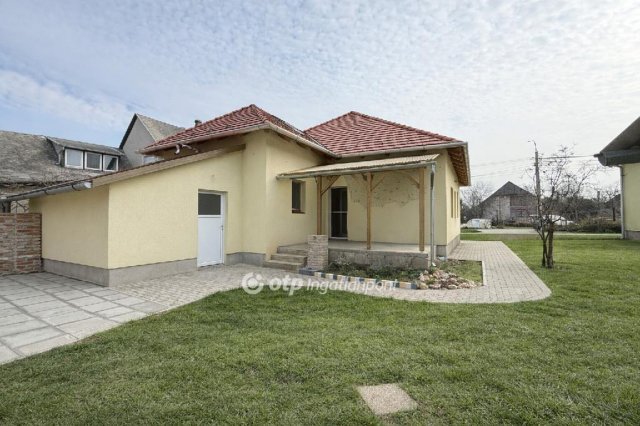 Eladó családi ház, Martonvásáron 109 M Ft, 4+1 szobás