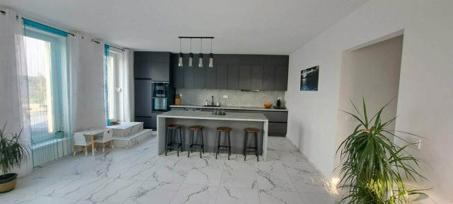 Eladó téglalakás, Tatabányán 117 M Ft, 4 szobás