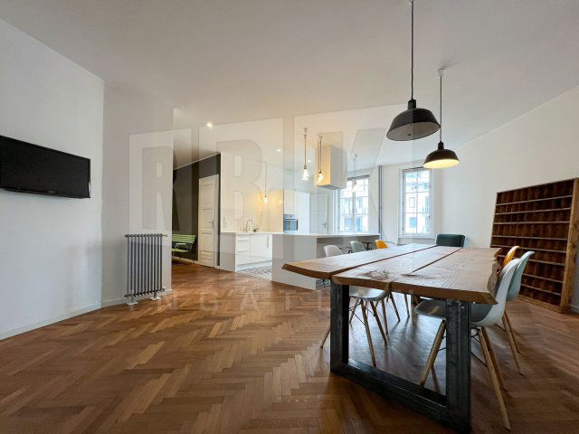 Eladó téglalakás, Budapesten, VI. kerületben 155 M Ft, 4 szobás