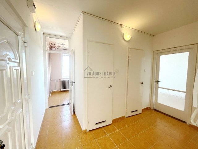 Eladó panellakás, Debrecenben 59.9 M Ft, 3 szobás