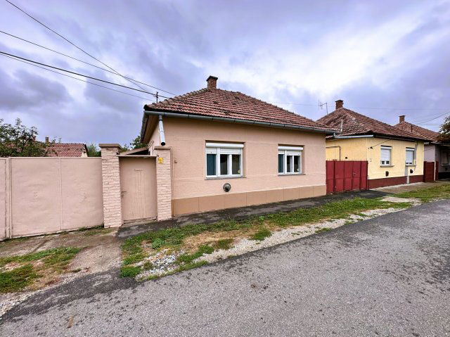 Eladó családi ház, Sarkadon 12.5 M Ft, 3 szobás