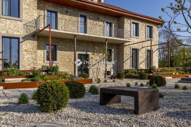 Eladó családi ház, Balatonudvariban 758.1 M Ft, 10 szobás