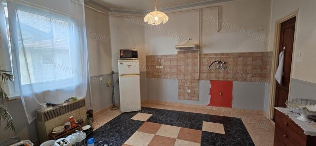 Eladó családi ház, Cegléden 62 M Ft, 3 szobás
