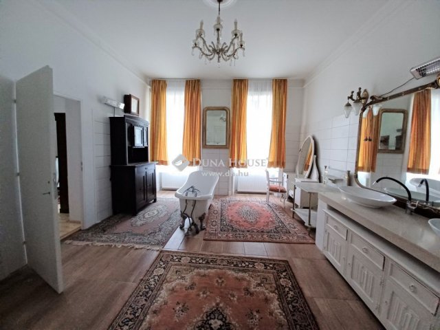 Eladó családi ház, Nemesvitán 800 M Ft, 6 szobás