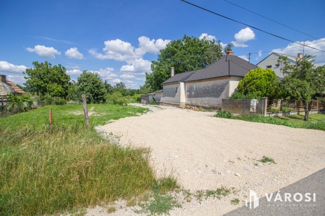 Eladó családi ház, Koroncón 97.9 M Ft, 5 szobás