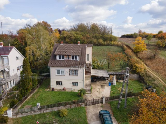 Eladó családi ház, Rétságon 75 M Ft, 6 szobás