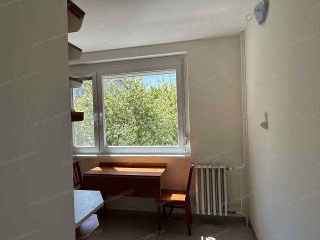 Kiadó panellakás, albérlet, Kecskeméten 120 E Ft / hó, 2 szobás