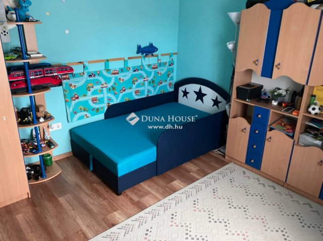 Eladó családi ház, Kisbéren 78.5 M Ft, 5 szobás