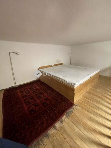 Eladó téglalakás, Budapesten, VI. kerületben 74.5 M Ft, 1 szobás