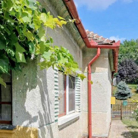 Eladó családi ház, Nemesszentandráson 25 M Ft, 2 szobás
