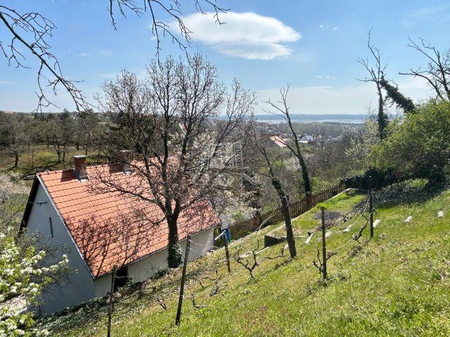 Eladó nyaraló, Sukorón 75 M Ft, 3 szobás / költözzbe.hu