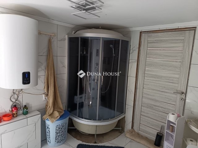 Eladó családi ház, Szegeden 72 M Ft, 3 szobás