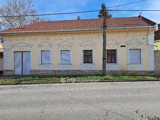 Eladó családi ház, Békésen 59.6 M Ft, 3 szobás